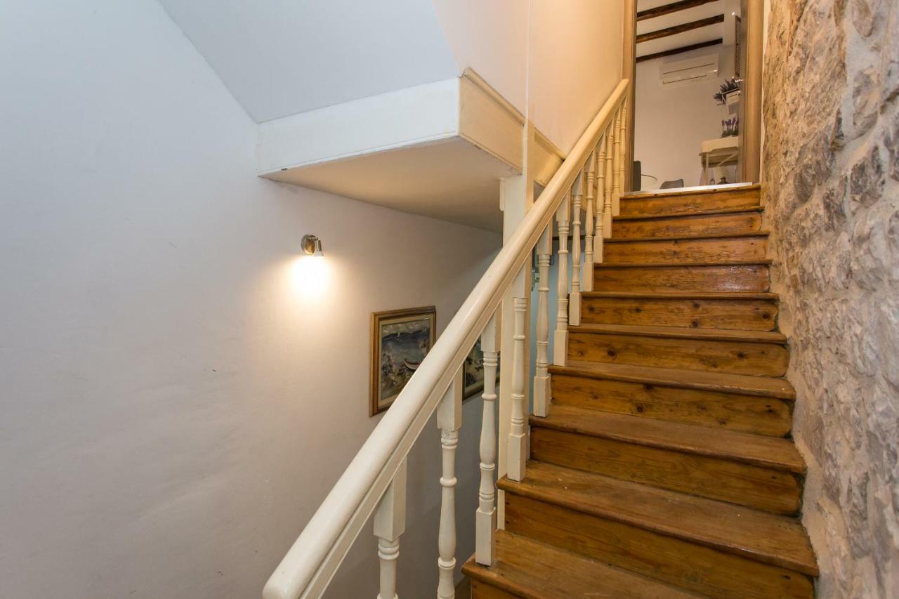 Seafront Apartment In Historical Cippico Castle Kastela Dış mekan fotoğraf