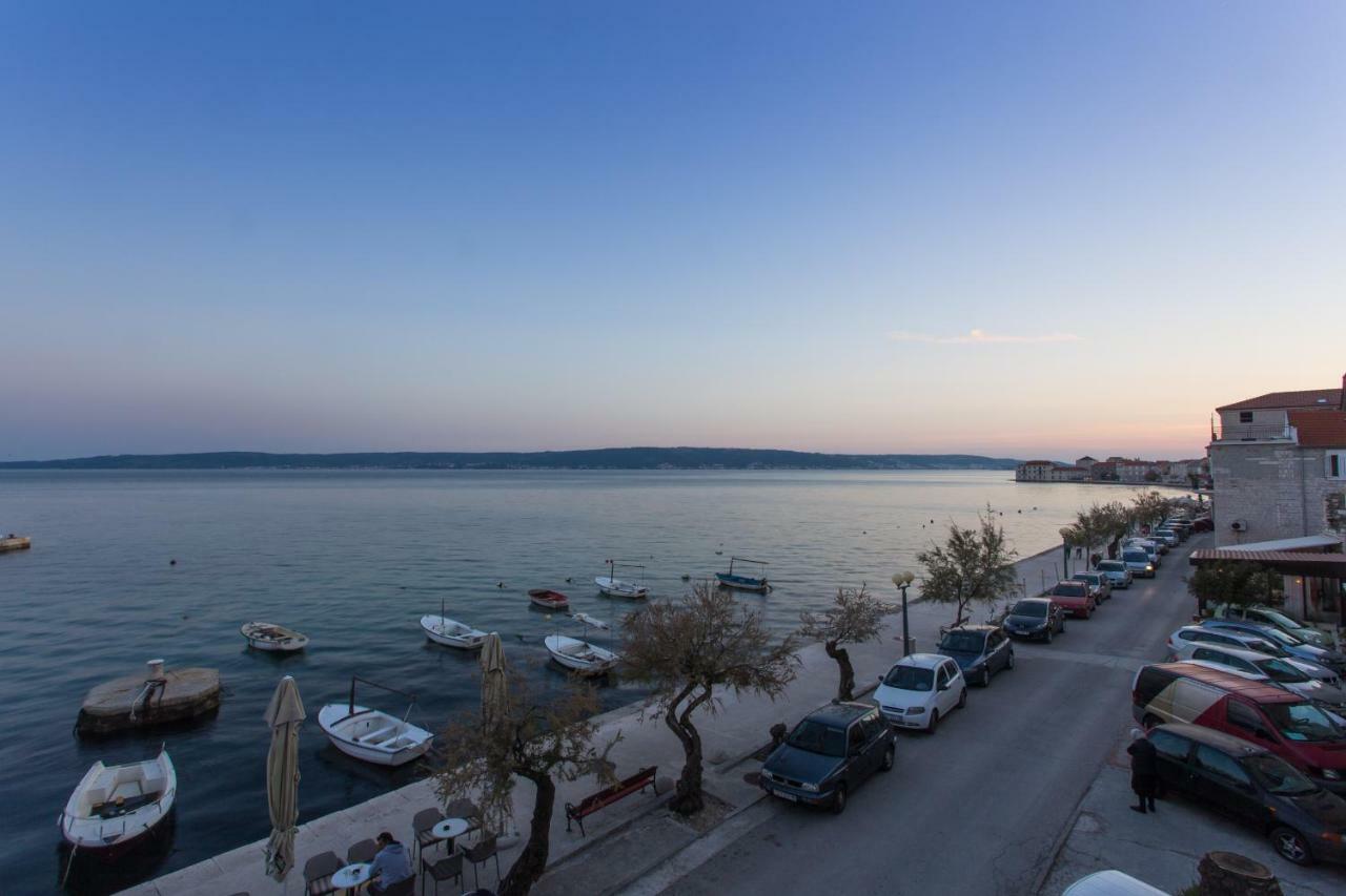 Seafront Apartment In Historical Cippico Castle Kastela Dış mekan fotoğraf