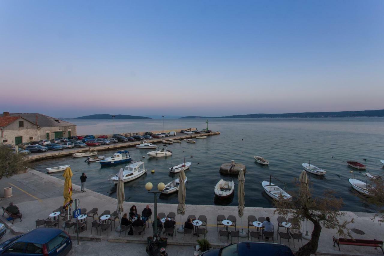 Seafront Apartment In Historical Cippico Castle Kastela Dış mekan fotoğraf