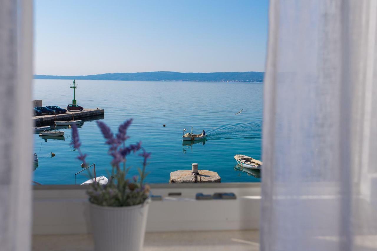 Seafront Apartment In Historical Cippico Castle Kastela Dış mekan fotoğraf