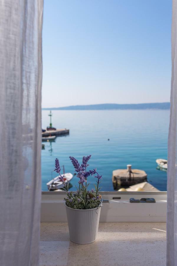 Seafront Apartment In Historical Cippico Castle Kastela Dış mekan fotoğraf