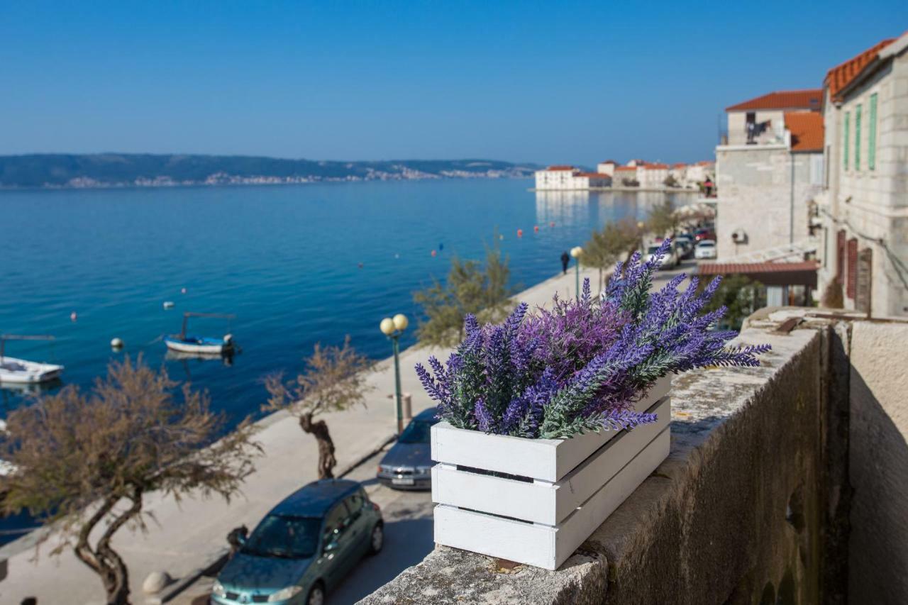 Seafront Apartment In Historical Cippico Castle Kastela Dış mekan fotoğraf