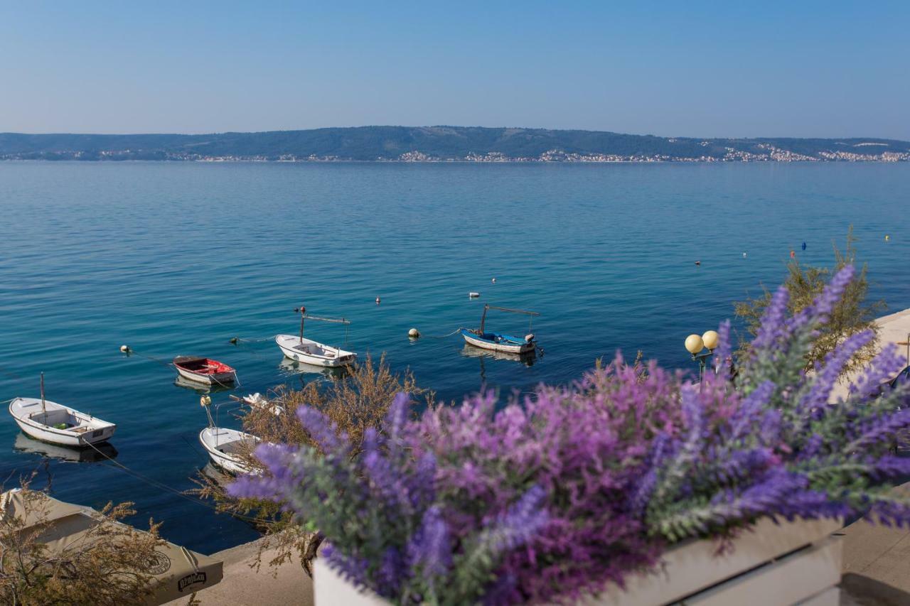 Seafront Apartment In Historical Cippico Castle Kastela Dış mekan fotoğraf