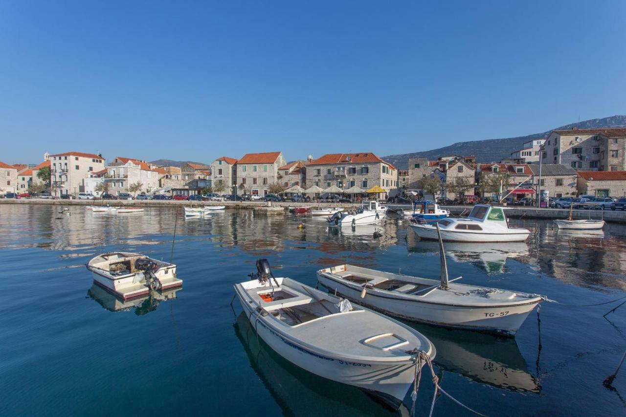 Seafront Apartment In Historical Cippico Castle Kastela Dış mekan fotoğraf