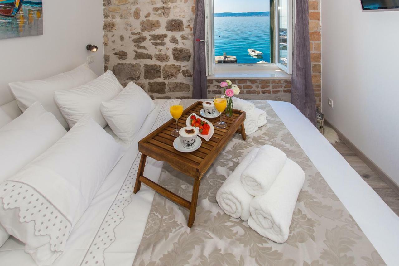 Seafront Apartment In Historical Cippico Castle Kastela Dış mekan fotoğraf