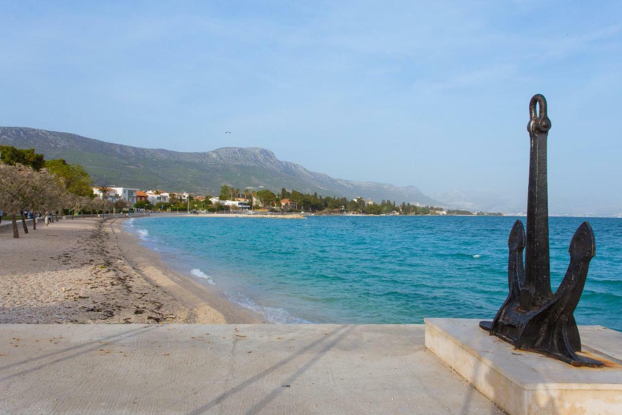 Seafront Apartment In Historical Cippico Castle Kastela Dış mekan fotoğraf