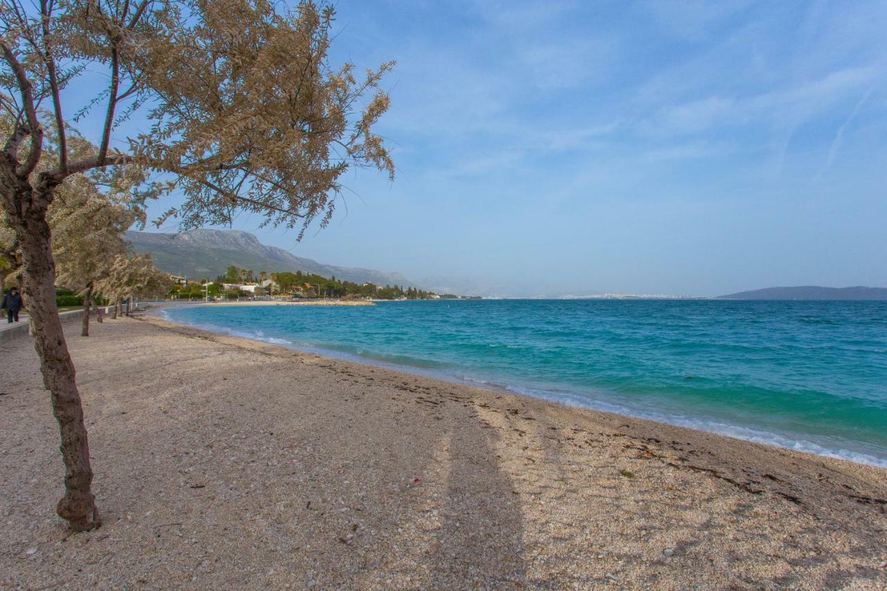 Seafront Apartment In Historical Cippico Castle Kastela Dış mekan fotoğraf