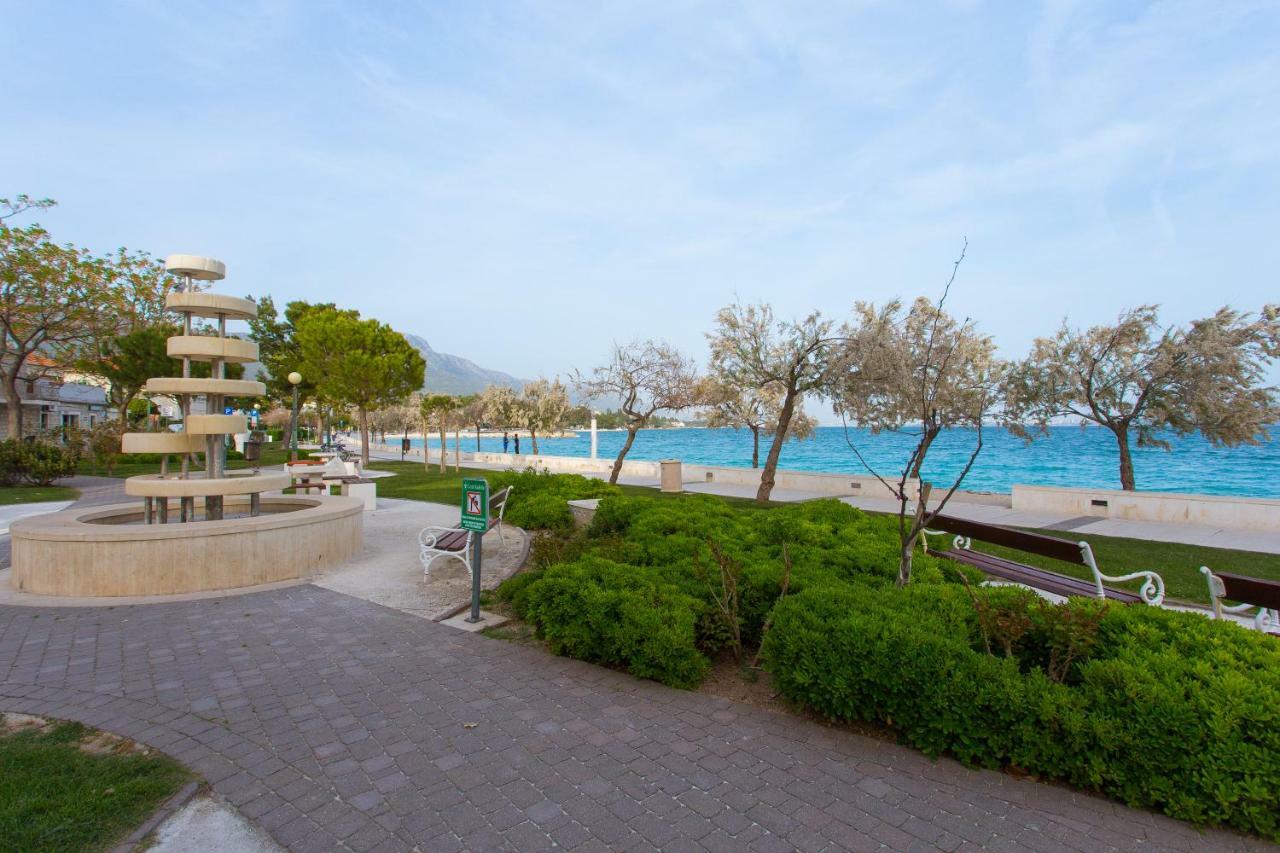 Seafront Apartment In Historical Cippico Castle Kastela Dış mekan fotoğraf